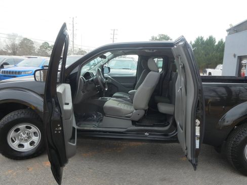 Used 2019 Nissan Frontier S image 29