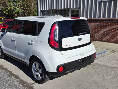Used 2018 Kia Soul FWD image 5