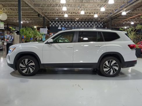 Used 2025 Volkswagen Atlas SE AWD/4WD image 11