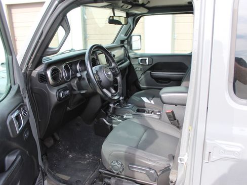 Used 2021 Jeep Gladiator Sport AWD/4WD image 10