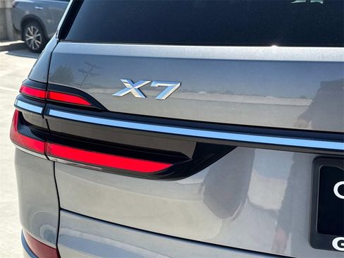 Used 2023 BMW X7 xDrive40i w/ M Sport Package image 5
