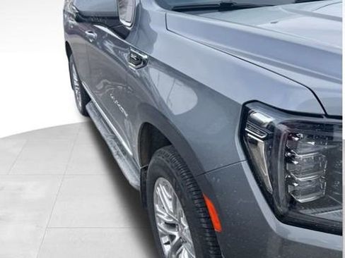 Used 2022 GMC Yukon SLT w/ SLT Premium Package image 3