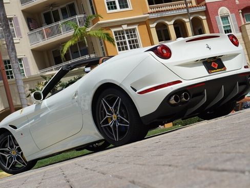 Used 2017 Ferrari California T RWD image 70
