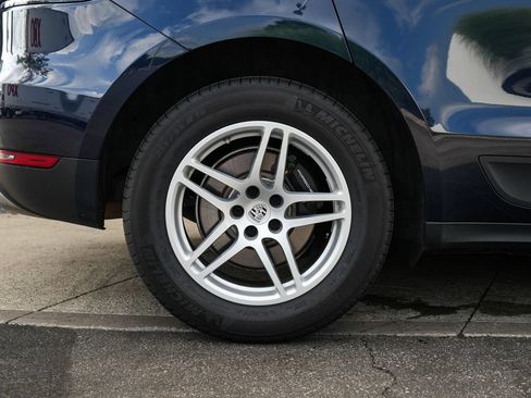 Certified 2021 Porsche Macan AWD/4WD image 37