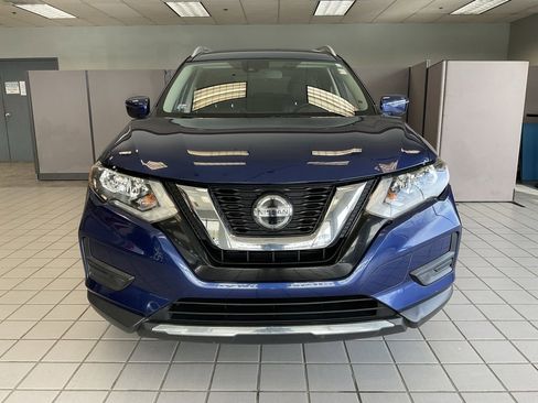 Used 2020 Nissan Rogue SV image 2