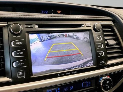 Used 2019 Toyota Highlander Limited AWD/4WD image 23