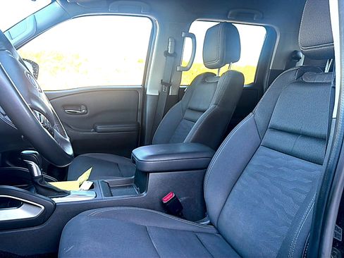 Used 2023 Nissan Frontier SV w/ SV Convenience Package image 6