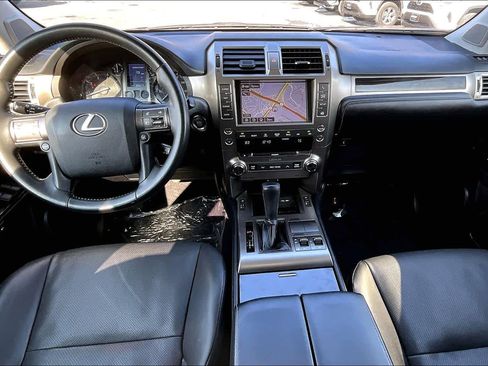Used 2018 Lexus GX 460 image 16