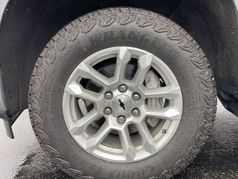 Used 2025 Chevrolet Silverado 1500 RST AWD/4WD image 18