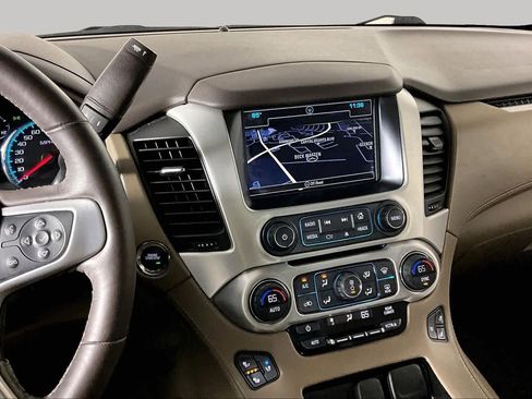 Used 2017 GMC Yukon XL SLT w/ Open Road Package RWD image 7