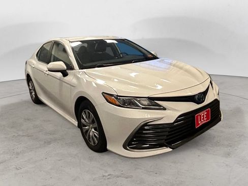 Used 2022 Toyota Camry LE FWD image 7