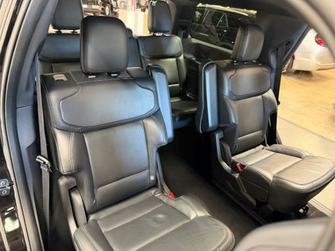 Used 2025 Ford Expedition Platinum w/ Stealth Performance Package AWD/4WD image 29