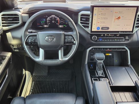 Used 2024 Toyota Sequoia Platinum AWD/4WD image 21
