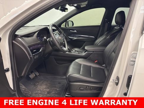 Used 2023 Cadillac XT4 Luxury w/ Cold Weather Package image 10