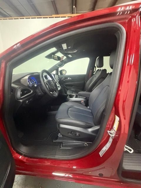 New 2027 Chrysler Pacifica Select AWD/4WD image 13