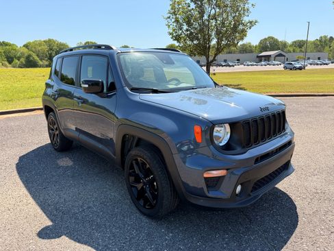 Used 2023 Jeep Renegade Altitude AWD/4WD image 7