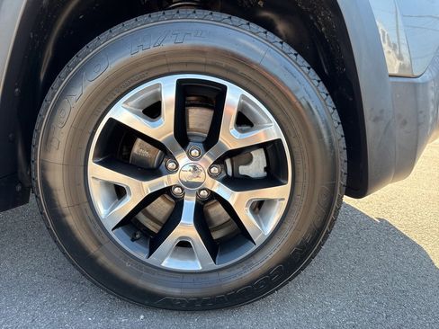 Used 2015 Jeep Cherokee Trailhawk w/ Comfort/Convenience Group image 12