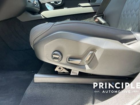 Certified 2025 Volvo XC90 B5 Plus image 27