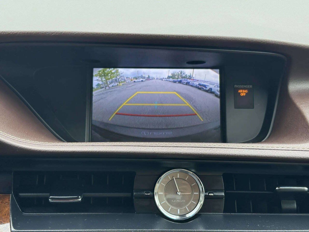 Used 2016 Lexus ES 300h w/ Luxury Package w/Wood Trim FWD image 35