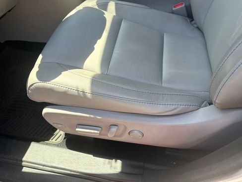 Used 2018 Toyota Highlander XLE w/ Carpet Mat Package (TMS) FWD image 7