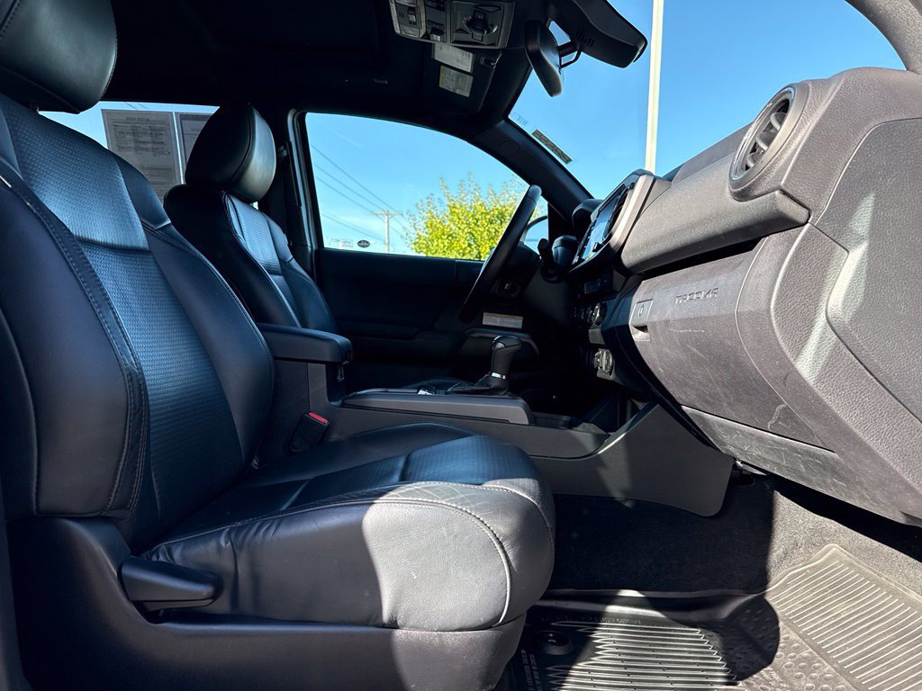 Used 2020 Toyota Tacoma TRD Off-Road w/ TRD Premium Off Road Package AWD/4WD image 20