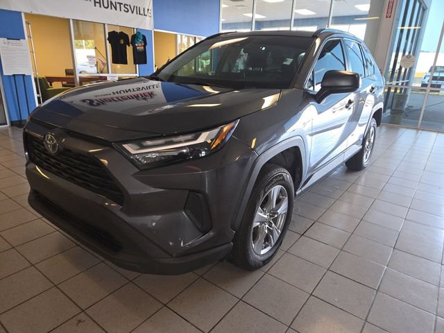 Used 2023 Toyota RAV4 LE AWD/4WD image 4