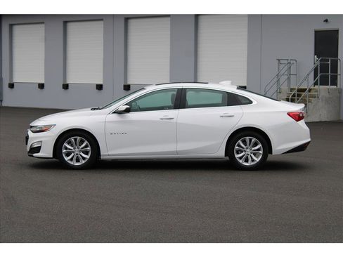 Used 2024 Chevrolet Malibu LT image 2