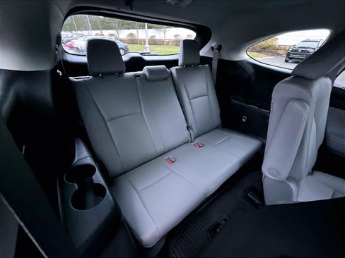 Used 2023 Toyota Highlander XLE image 17