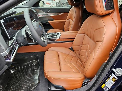 Used 2026 BMW i7 xDrive60 image 8