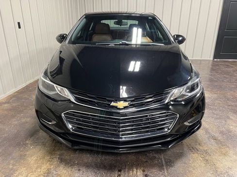 Used 2017 Chevrolet Cruze Premier image 2