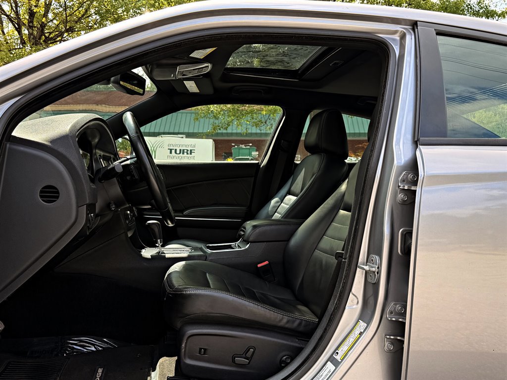 Used 2011 Dodge Charger R/T RWD image 8