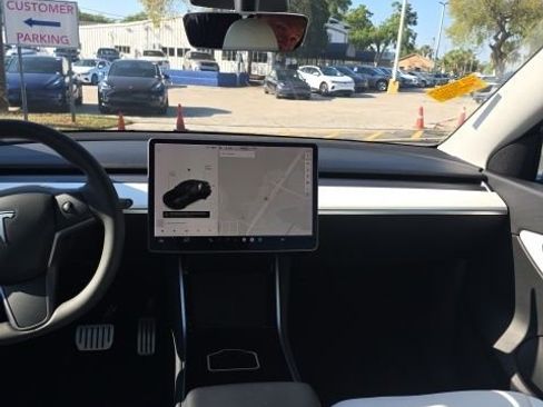 Used 2021 Tesla Model Y Performance image 11