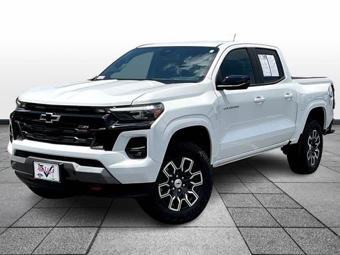 Used 2024 Chevrolet Colorado Z71 w/ Z71 Convenience Package 2 image 3