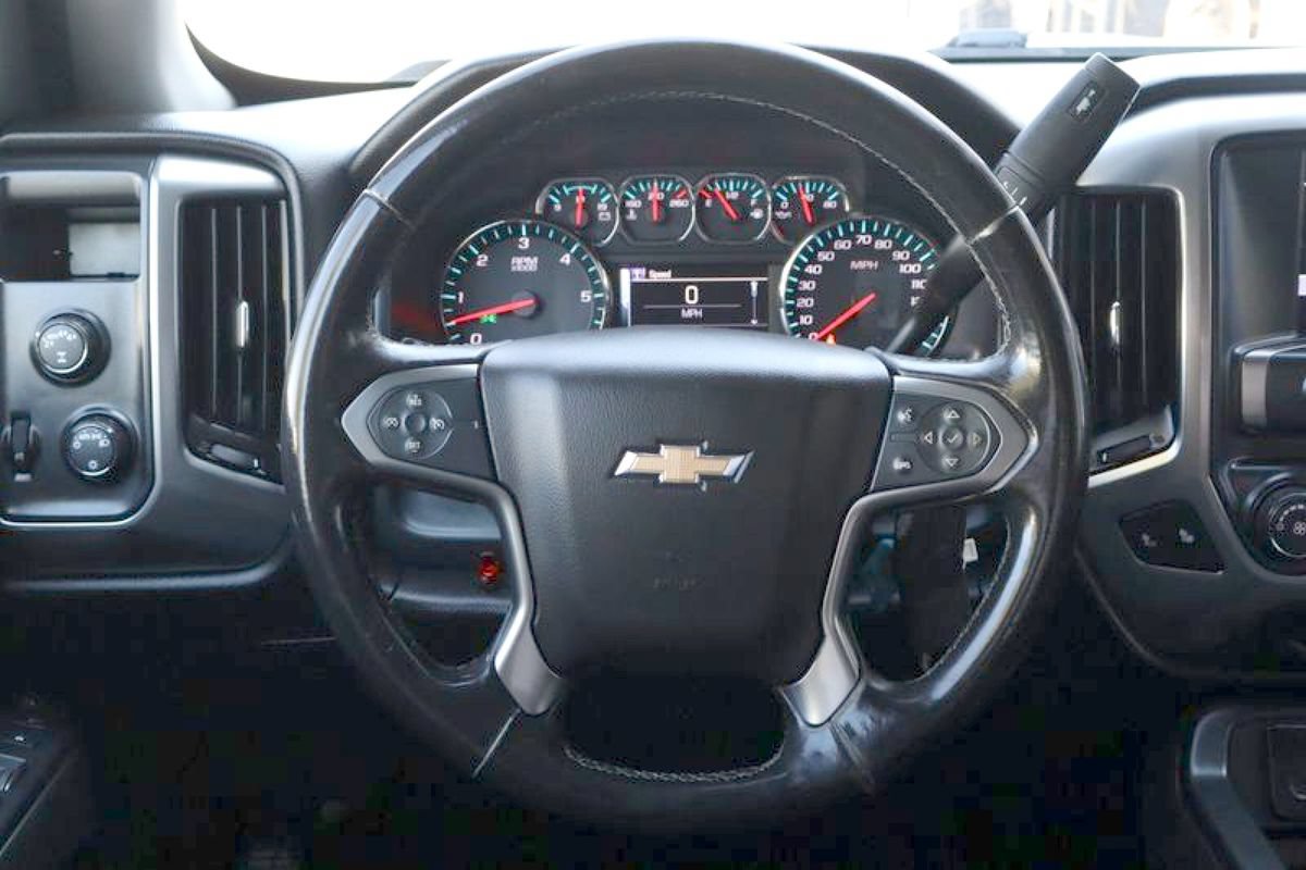 Used 2018 Chevrolet Silverado 1500 LT w/ Trailering Package AWD/4WD image 14