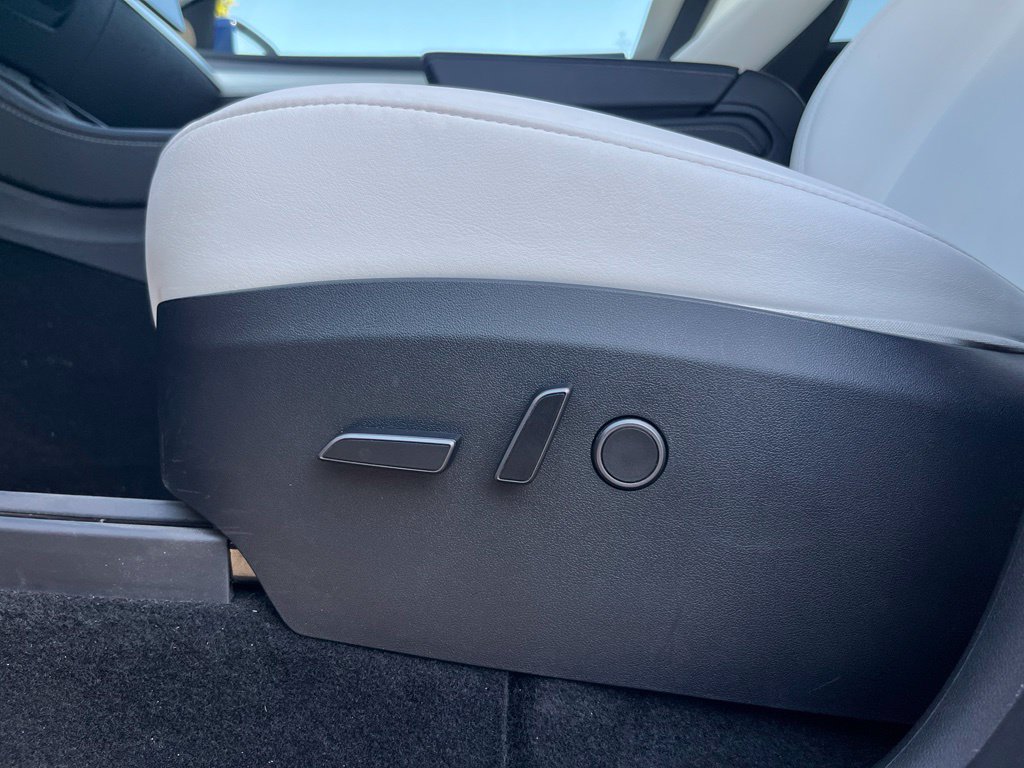 Used 2023 Tesla Model Y Long Range AWD/4WD image 19