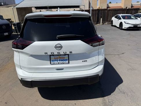 Used 2025 Nissan Rogue SV image 18