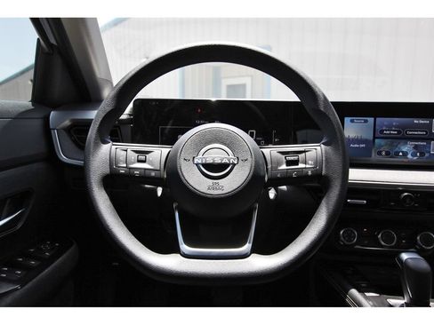 Used 2025 Nissan Kicks SV AWD/4WD image 15