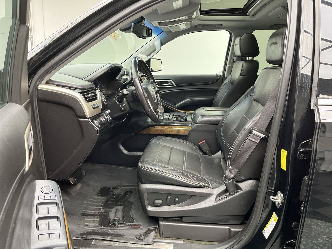 Used 2015 GMC Yukon Denali w/ Touring Package AWD/4WD image 3