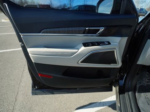 Used 2024 Kia Telluride EX w/ EX Captain's Chair Package image 14