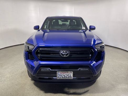 Certified 2025 Toyota Tacoma SR5 AWD/4WD image 8