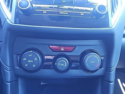 Used 2018 Subaru Crosstrek 2.0i Premium w/ Eyesight System image 17