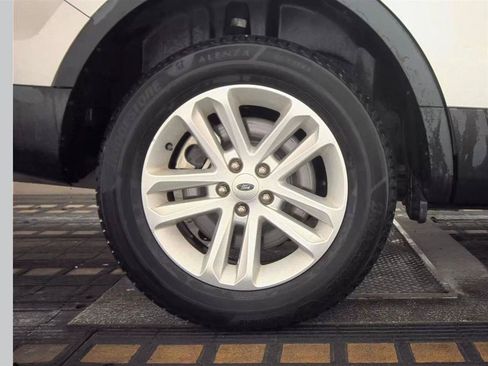 Used 2014 Ford Explorer XLT w/ Equipment Group 202A AWD/4WD image 11