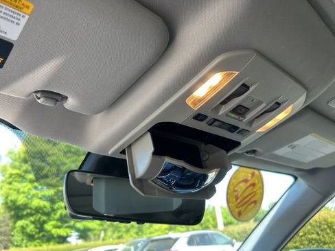 Used 2025 Toyota Highlander XLE image 34