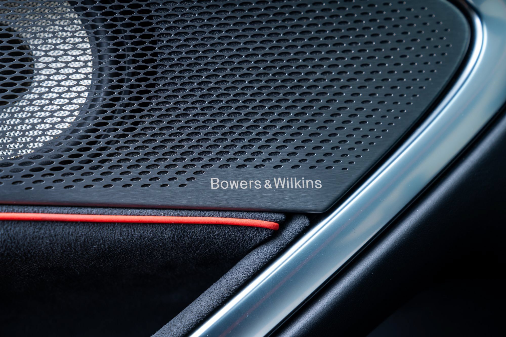 Used 2024 McLaren Artura RWD image 30