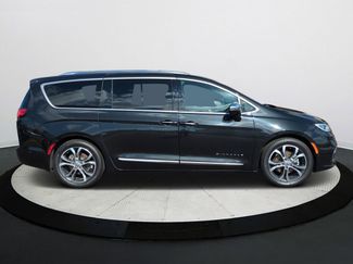 Used 2022 Chrysler Pacifica Pinnacle video 2