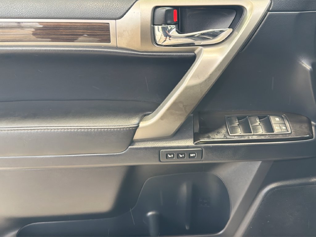 Used 2015 Lexus GX 460 w/ Navigation Package AWD/4WD image 29