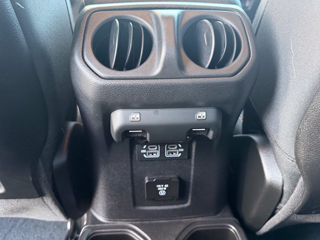 Used 2025 Jeep Gladiator Mojave w/ Convenience Group AWD/4WD image 23