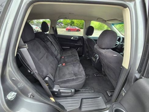 Used 2016 Nissan Pathfinder SV AWD/4WD image 14