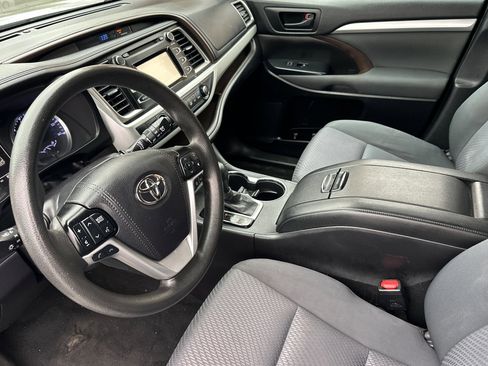 Used 2019 Toyota Highlander LE image 10