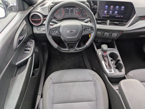 Used 2025 Chevrolet Trax RS w/ Driver Confidence Package FWD image 4